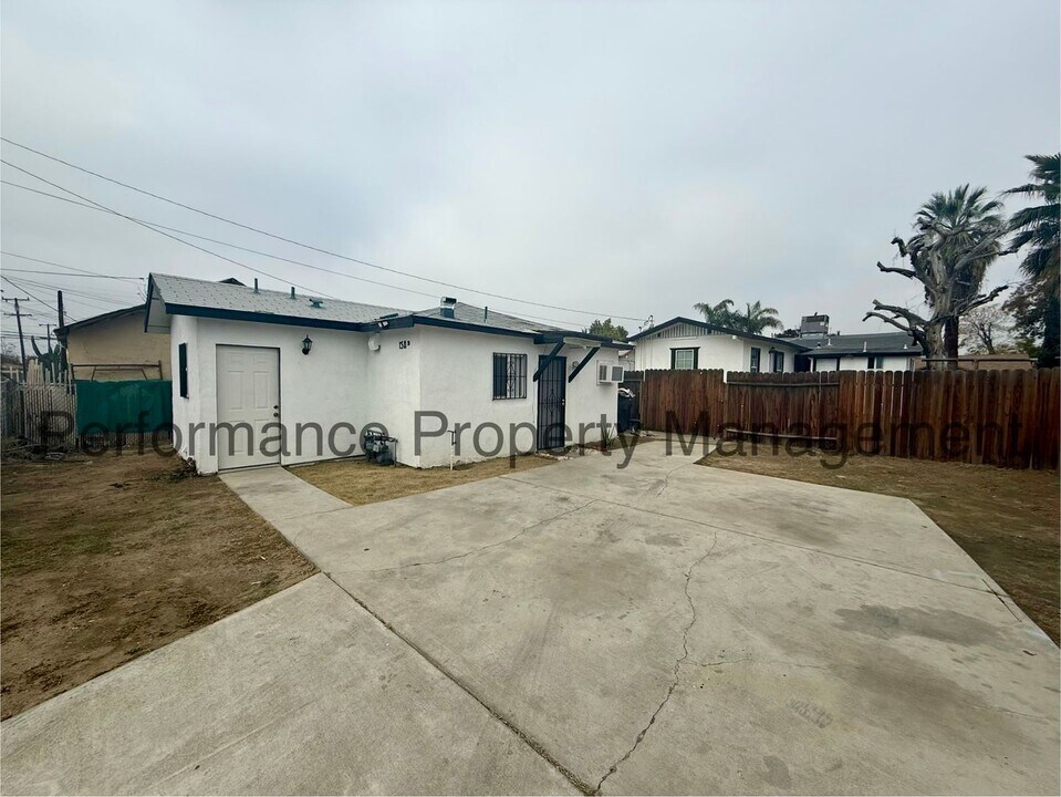1311 E 18th St in Bakersfield, CA - Building Photo
