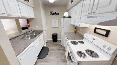 515 S Bender Ave in Humble, TX - Foto de edificio - Building Photo