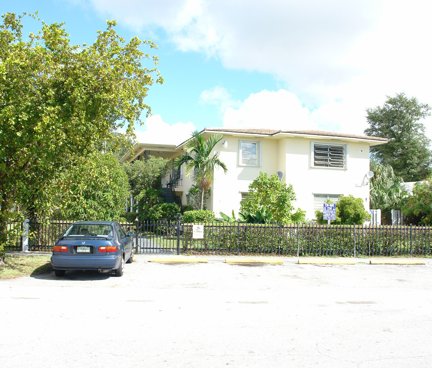 705 NE 92nd St in Miami, FL - Building Photo