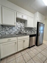 7909 Lazy Ln in Austin, TX - Foto de edificio - Building Photo