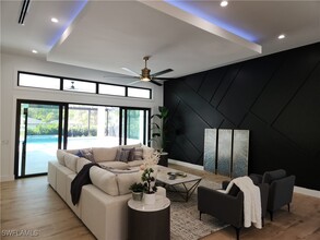 1125 Oakes Blvd in Naples, FL - Building Photo - Building Photo