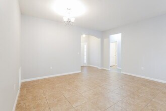 6353 Twin Bridges Dr in Zephyrhills, FL - Building Photo - Building Photo