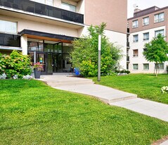 3894 Bathurst St in Toronto, ON - Building Photo