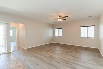 4786 E Desert Thorn Dr in Tucson, AZ - Foto de edificio - Building Photo