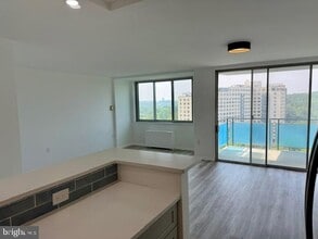 10500 ROCKVILLE PIK in Rockville, MD - Building Photo - Building Photo