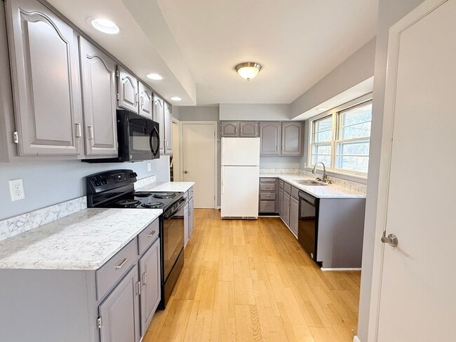 1406 Maplewood Dr in Normal, IL - Building Photo - Building Photo