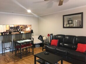 3307 Wyndham Cir, Unit 1161 in Alexandria, VA - Foto de edificio - Building Photo
