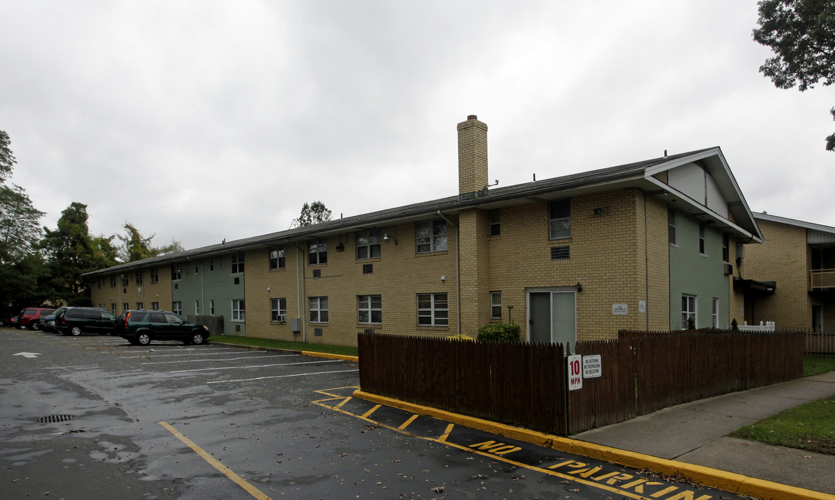 Terrace Garden Apartments in Amityville, NY - Building Photo