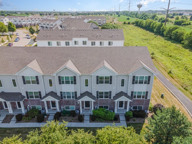 3728 Bailey Rd in Yorkville, IL - Foto de edificio - Building Photo