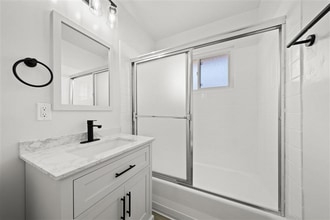 870 S Philadelphia St, Unit 870-B S Philadelphia St Anaheim, CA 92805 in Anaheim, CA - Building Photo - Building Photo