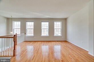 12587 Birkdale Way in Fairfax, VA - Building Photo - Building Photo