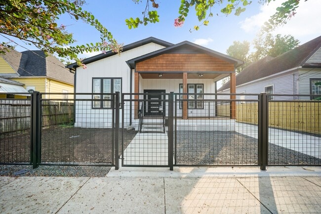 2116 Everett St in Houston, TX - Building Photo - Building Photo