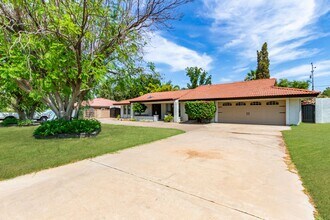 700 W Drey Dr in Phoenix, AZ - Building Photo - Building Photo