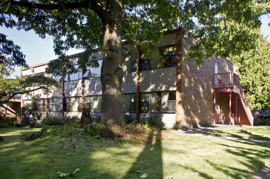 Weber, Elizabeth and Mary Neils Halls in Portland, OR - Building Photo