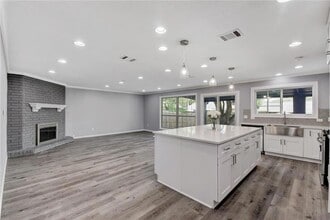 11007 Ptarmigan Dr, Unit 7-18D in Austin, TX - Building Photo - Building Photo