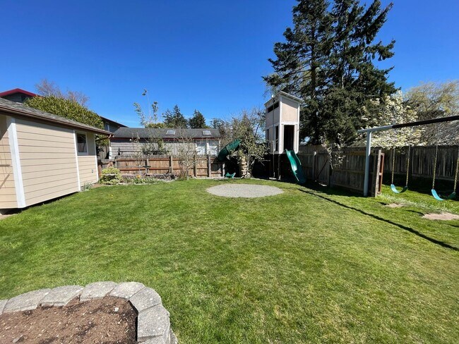 2409 32nd St in Anacortes, WA - Building Photo - Building Photo