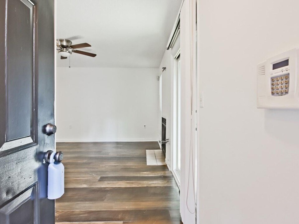 632 Granville Ct in Atlanta, GA - Building Photo