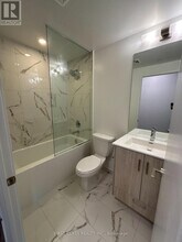 180 Front St E in Toronto, ON - Building Photo - Building Photo