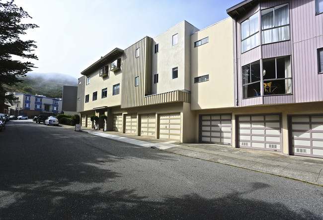 Crestline Drive Apartments in San Francisco, CA - Building Photo - Building Photo