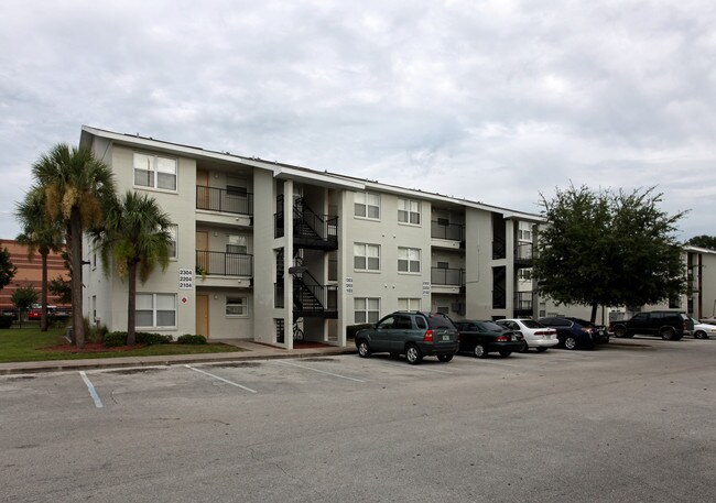 Lake Jennie II in Sanford, FL - Foto de edificio - Building Photo