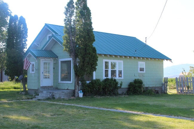 property at 22175 State Line Rd