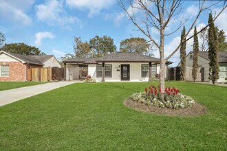 7647 Greendowns St in Houston, TX - Building Photo - Building Photo