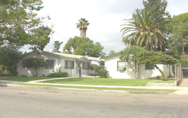 487-495 E Kingsley Ave in Pomona, CA - Building Photo