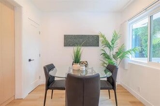 559 Oak St-Unit -561 in Glendale, CA - Building Photo - Building Photo