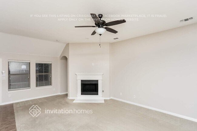 2512 Flowing Springs Dr in Fort Worth, TX - Foto de edificio - Building Photo