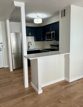2800 N Lake Shore Dr, Unit 613 in Chicago, IL - Building Photo - Building Photo