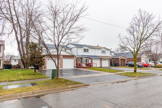 23 Withycombe Cres in Toronto, ON - Building Photo - Building Photo