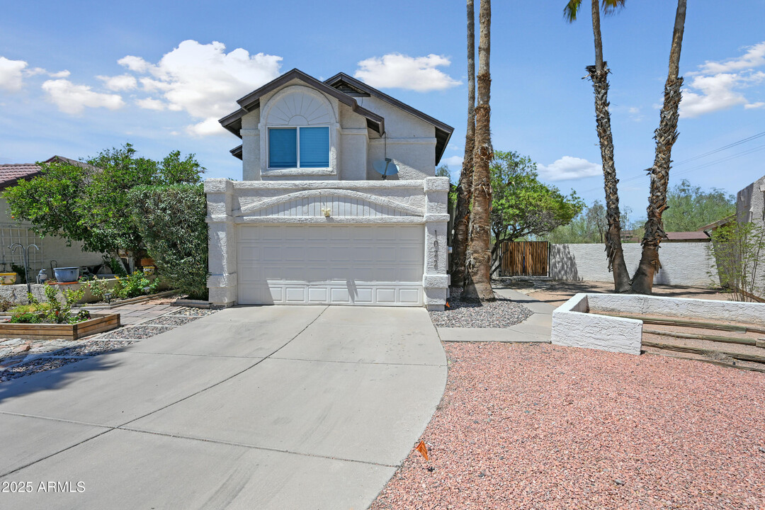 1022 W Estrella Dr in Chandler, AZ - Building Photo