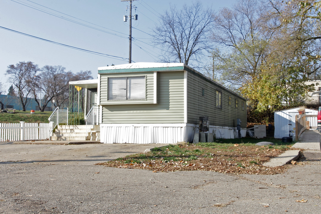 Millwood Mobile Home Park in Kalamazoo, MI - Foto de edificio