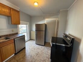 16 Pearl St. in Springfield, VT - Building Photo