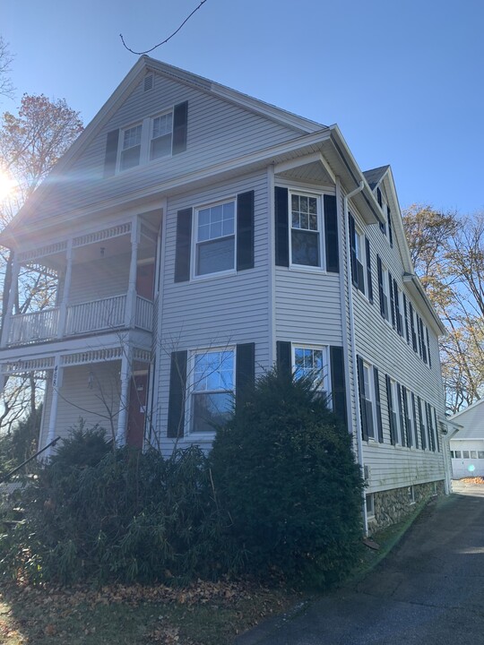 468 Massasoit Rd, Unit Second Floor in Worcester, MA - Building Photo