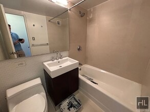 EAST 63 STREET in New York, NY - Building Photo - Building Photo