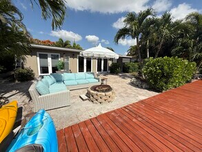 2200 NE 19th Ave, Unit Wilton Manors Suite in Wilton Manors, FL - Building Photo - Building Photo
