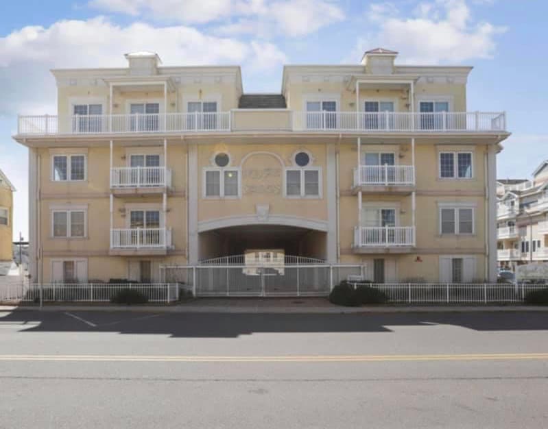 15 Sumner Ave, Unit 12 in Seaside Heights, NJ - Building Photo