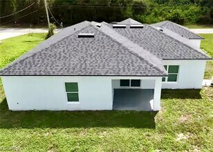 825 Porter St E in Lehigh Acres, FL - Building Photo - Building Photo