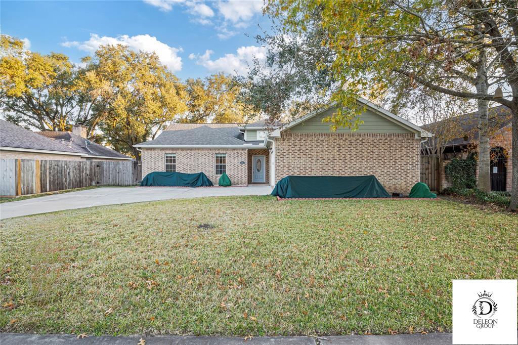 15825 Boulder Oaks Dr in Houston, TX - Building Photo