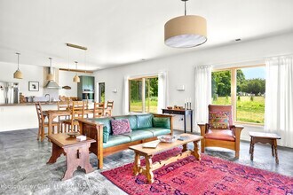 88 Hover Ave in Germantown, NY - Building Photo - Building Photo