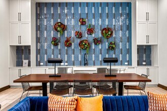 The Haywood Apartments in Austin, TX - Foto de edificio - Building Photo