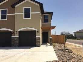 201 Welland Dr in Laredo, TX - Building Photo
