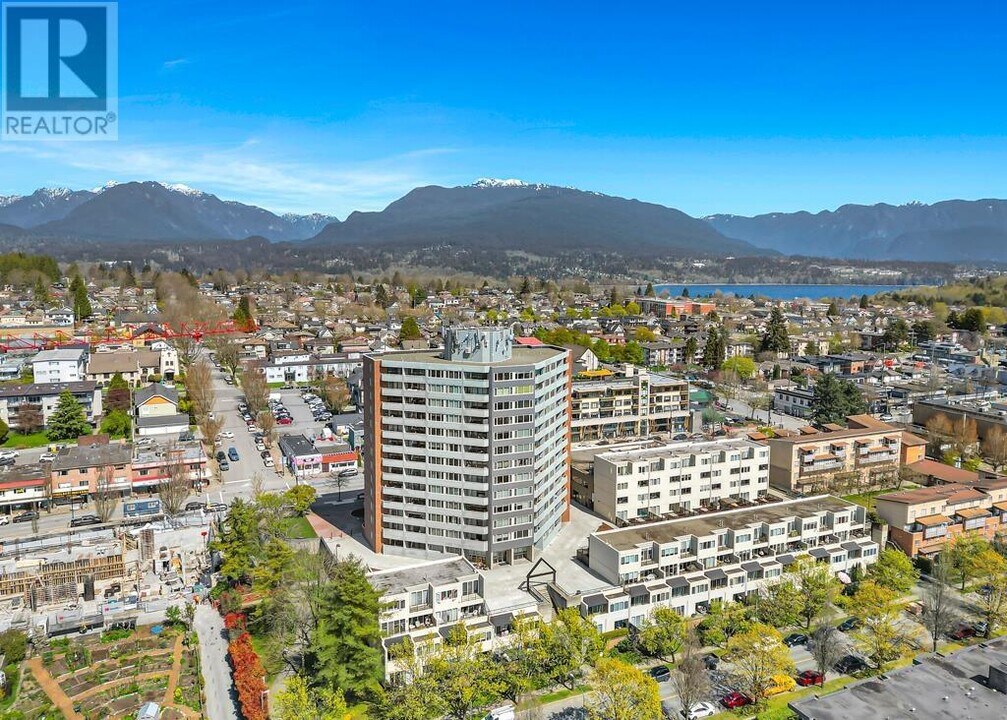 3920-3920 Hastings St in Burnaby, BC - Building Photo