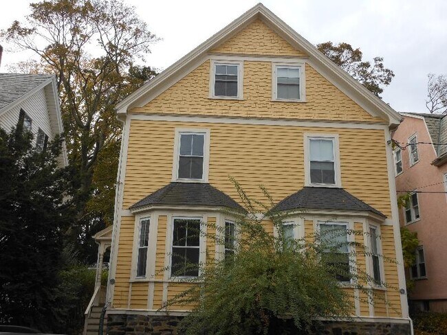 78 Charlesbank Rd, Unit 1 in Newton, MA - Foto de edificio - Building Photo
