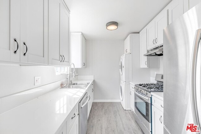2428 Kansas Ave in Santa Monica, CA - Building Photo - Building Photo