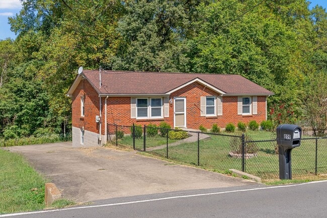 809 Pollard Rd in Clarksville, TN - Building Photo - Building Photo