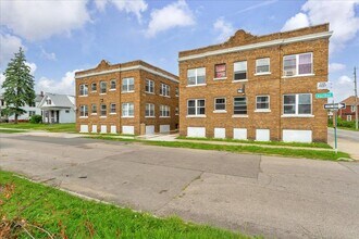 2500 Hurlbut St in Detroit, MI - Building Photo - Building Photo