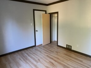 1023 Dufferin Crescent in Nanaimo, BC - Building Photo - Building Photo