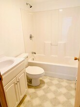 168 Suffolk St-Unit -Unit 2 in Lowell, MA - Building Photo - Building Photo